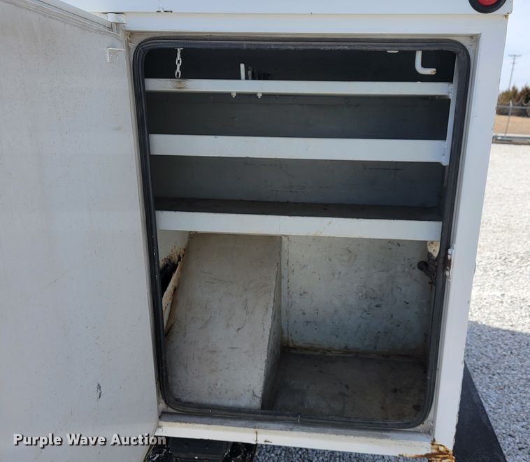 image for item JE9906 1997 Ford F800  bucket truck