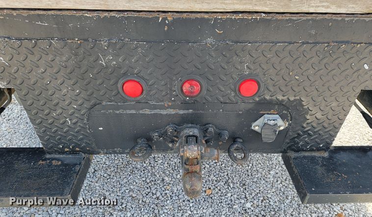 image for item JE9906 1997 Ford F800  bucket truck