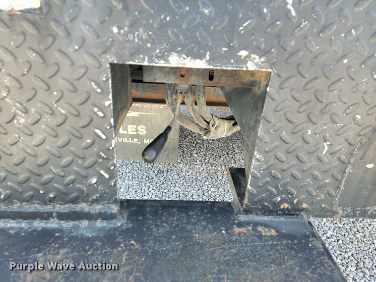 image for item JE9906 1997 Ford F800  bucket truck