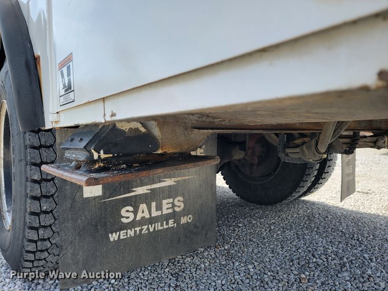 image for item JE9906 1997 Ford F800  bucket truck