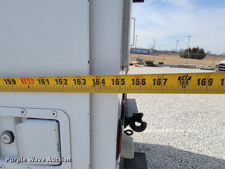 image for item JE9906 1997 Ford F800  bucket truck