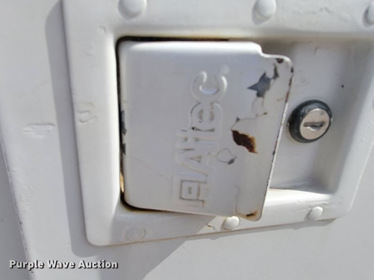 image for item JE9906 1997 Ford F800  bucket truck