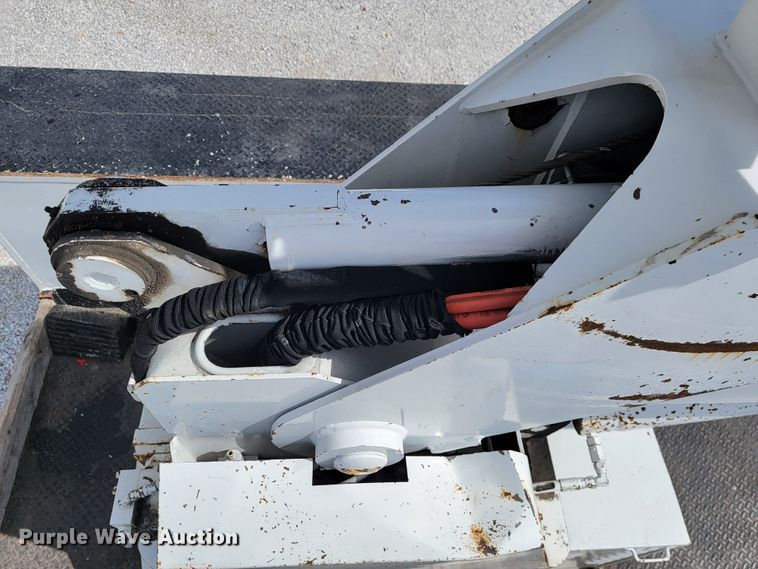 image for item JE9906 1997 Ford F800  bucket truck