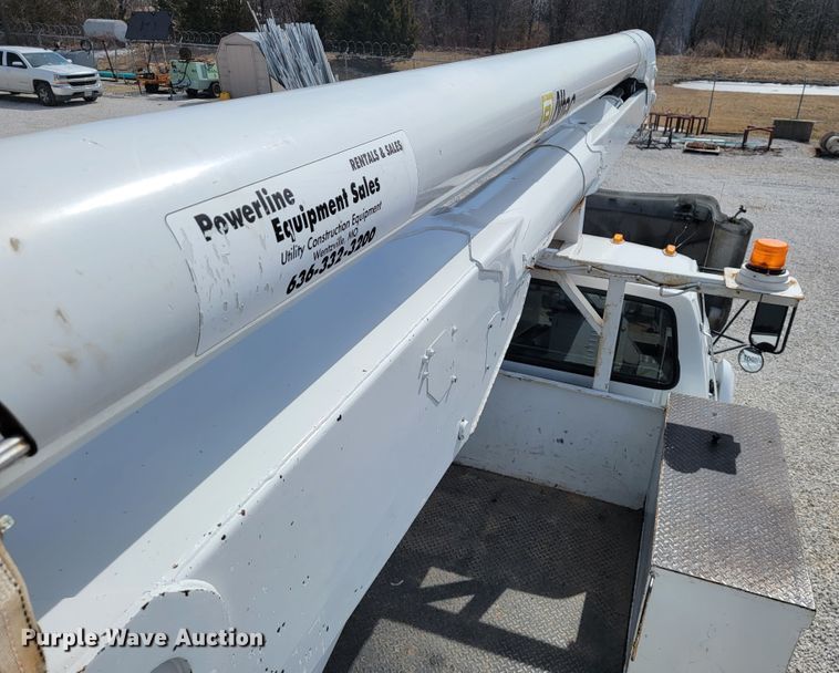 image for item JE9906 1997 Ford F800  bucket truck