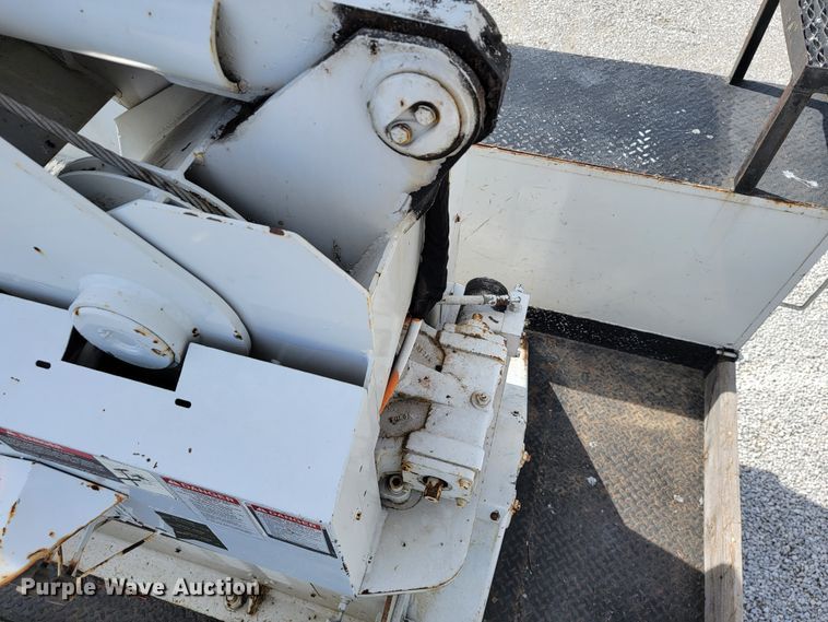 image for item JE9906 1997 Ford F800  bucket truck