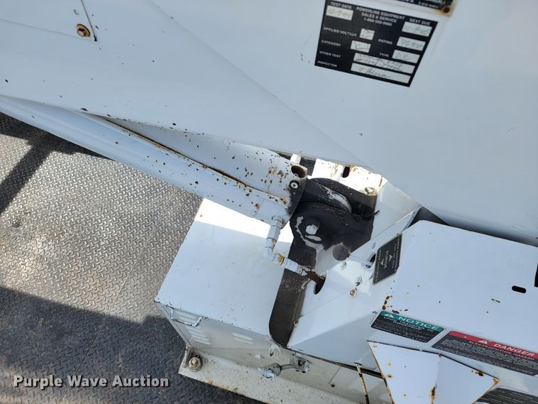 image for item JE9906 1997 Ford F800  bucket truck