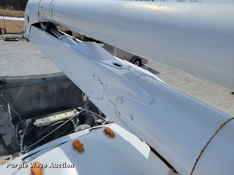 image for item JE9906 1997 Ford F800  bucket truck