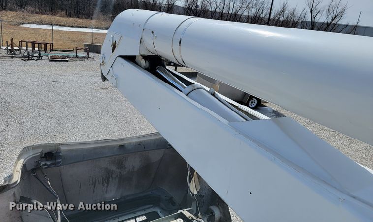 image for item JE9906 1997 Ford F800  bucket truck