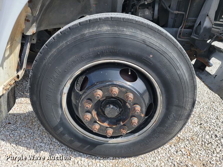 image for item JE9906 1997 Ford F800  bucket truck