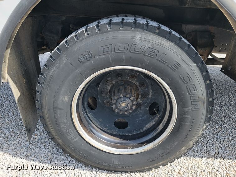 image for item JE9906 1997 Ford F800  bucket truck