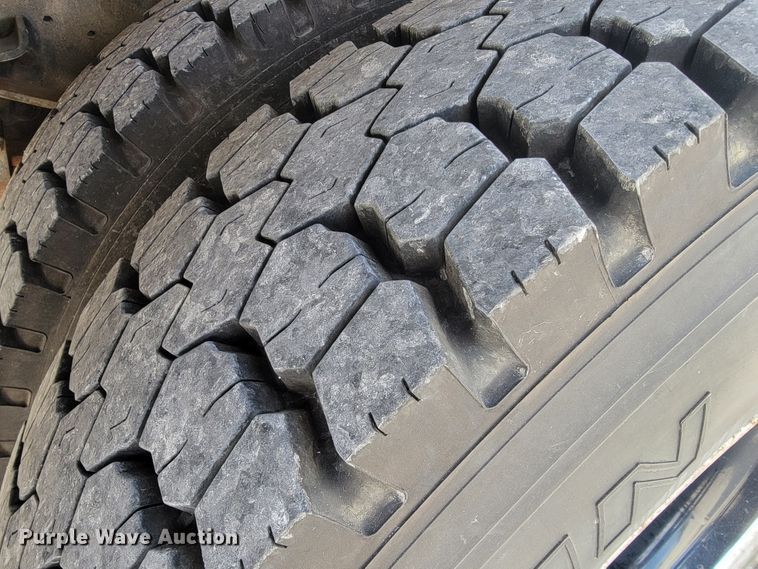 image for item JE9906 1997 Ford F800  bucket truck