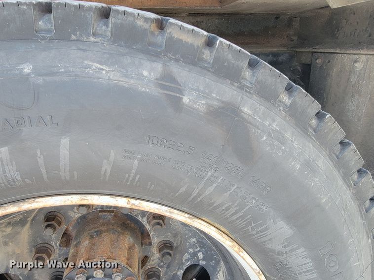 image for item JE9906 1997 Ford F800  bucket truck