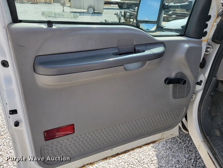 image for item JE9919 1999 Ford F450 Super Duty XL  bucket truck