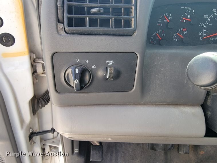 image for item JE9919 1999 Ford F450 Super Duty XL  bucket truck