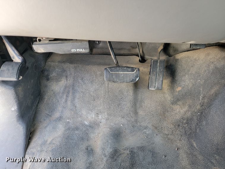 image for item JE9919 1999 Ford F450 Super Duty XL  bucket truck