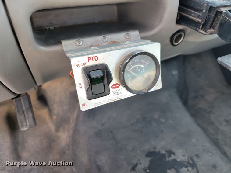 image for item JE9919 1999 Ford F450 Super Duty XL  bucket truck