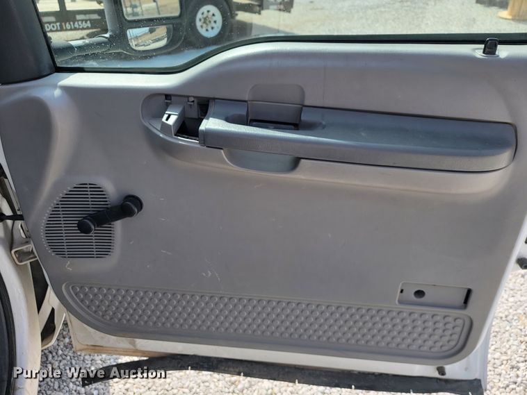 image for item JE9919 1999 Ford F450 Super Duty XL  bucket truck