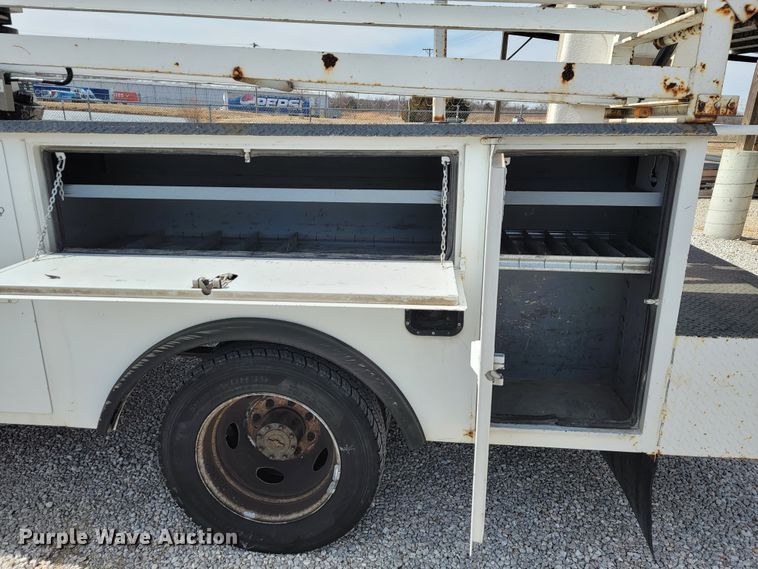 image for item JE9919 1999 Ford F450 Super Duty XL  bucket truck