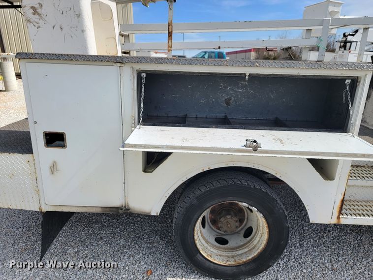 image for item JE9919 1999 Ford F450 Super Duty XL  bucket truck