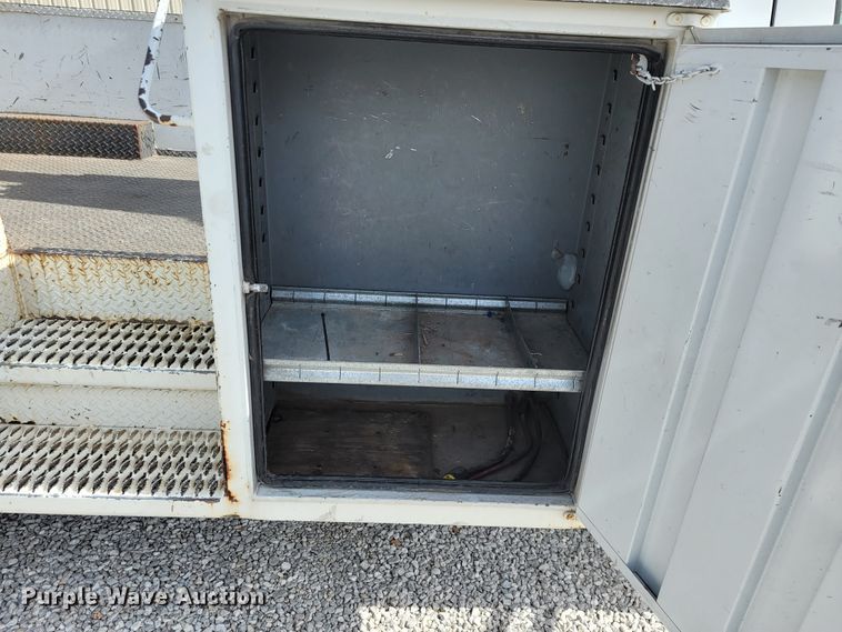 image for item JE9919 1999 Ford F450 Super Duty XL  bucket truck