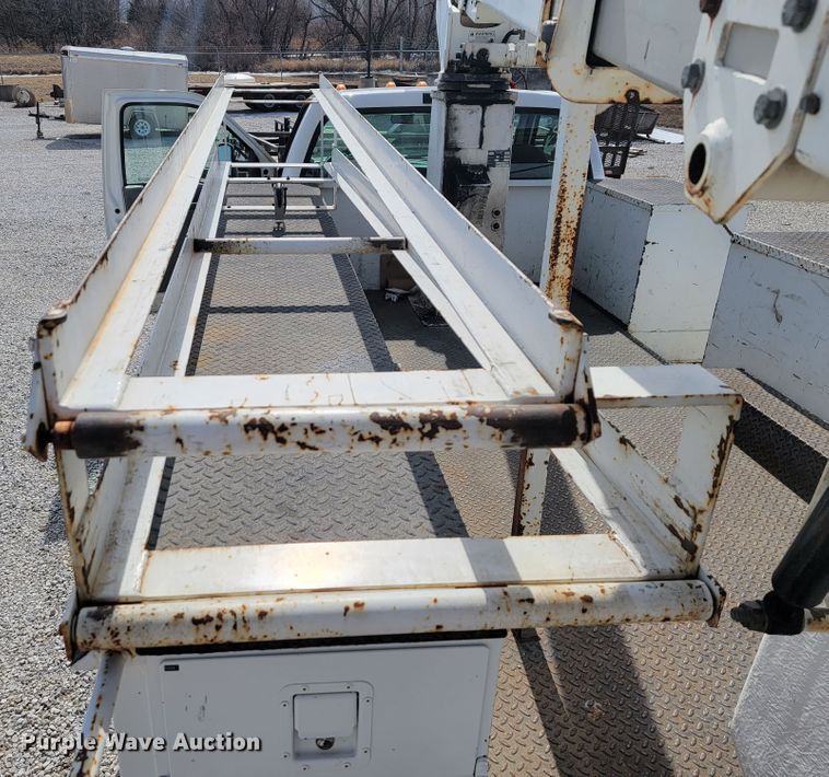 image for item JE9919 1999 Ford F450 Super Duty XL  bucket truck