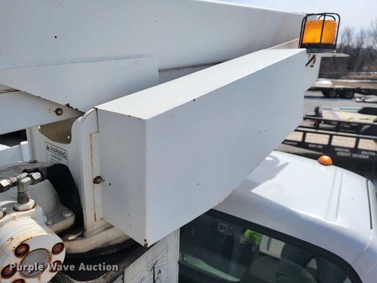 image for item JE9919 1999 Ford F450 Super Duty XL  bucket truck