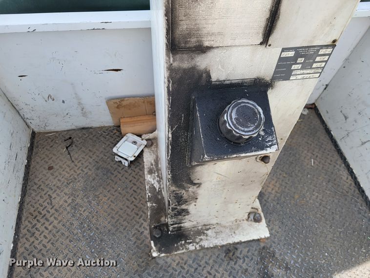 image for item JE9919 1999 Ford F450 Super Duty XL  bucket truck