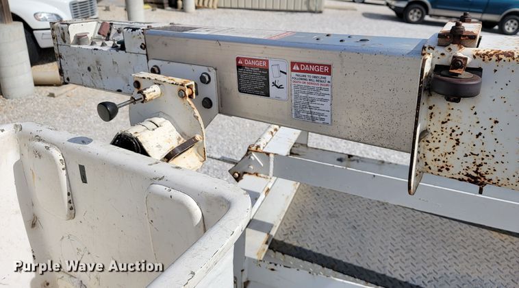 image for item JE9919 1999 Ford F450 Super Duty XL  bucket truck