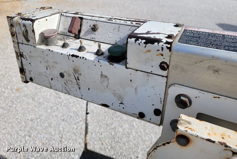 image for item JE9919 1999 Ford F450 Super Duty XL  bucket truck