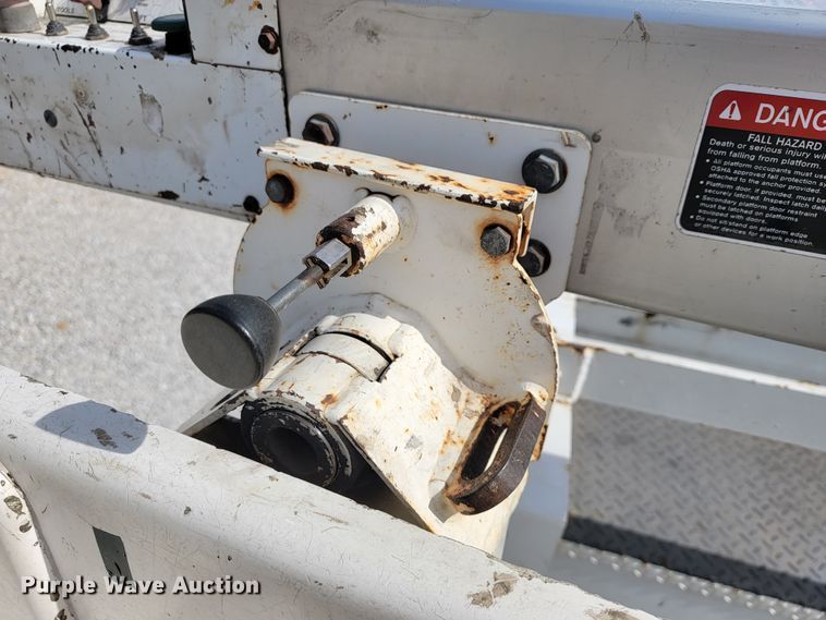 image for item JE9919 1999 Ford F450 Super Duty XL  bucket truck