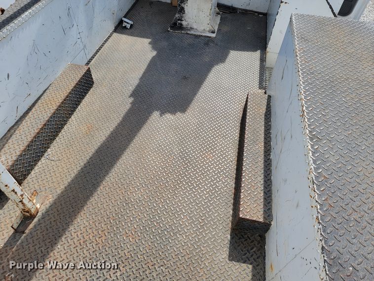 image for item JE9919 1999 Ford F450 Super Duty XL  bucket truck