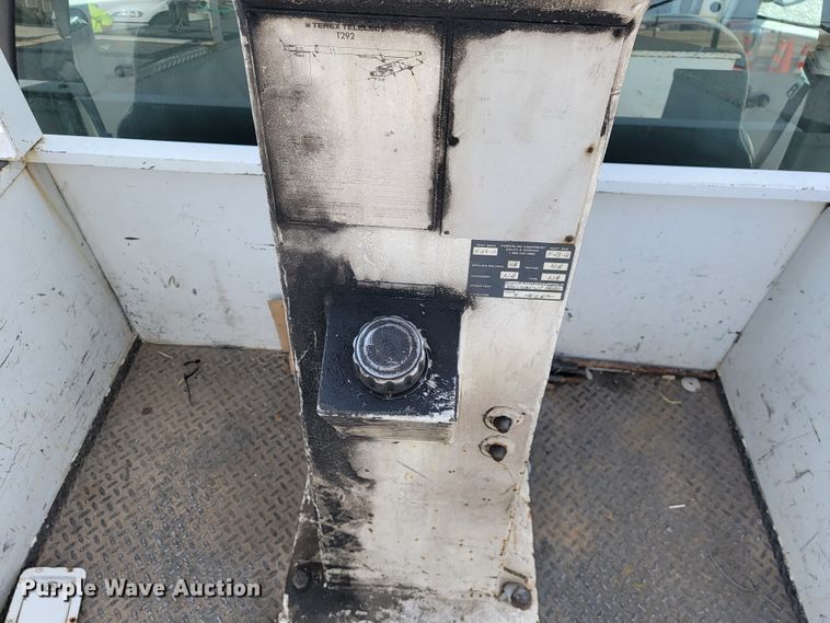 image for item JE9919 1999 Ford F450 Super Duty XL  bucket truck