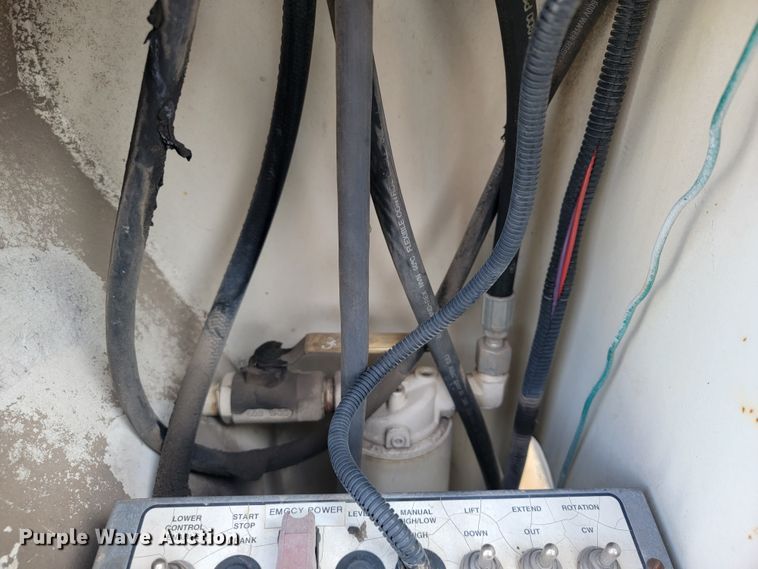 image for item JE9919 1999 Ford F450 Super Duty XL  bucket truck