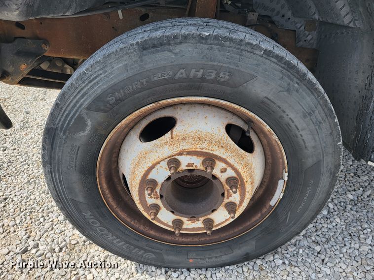 image for item JE9919 1999 Ford F450 Super Duty XL  bucket truck