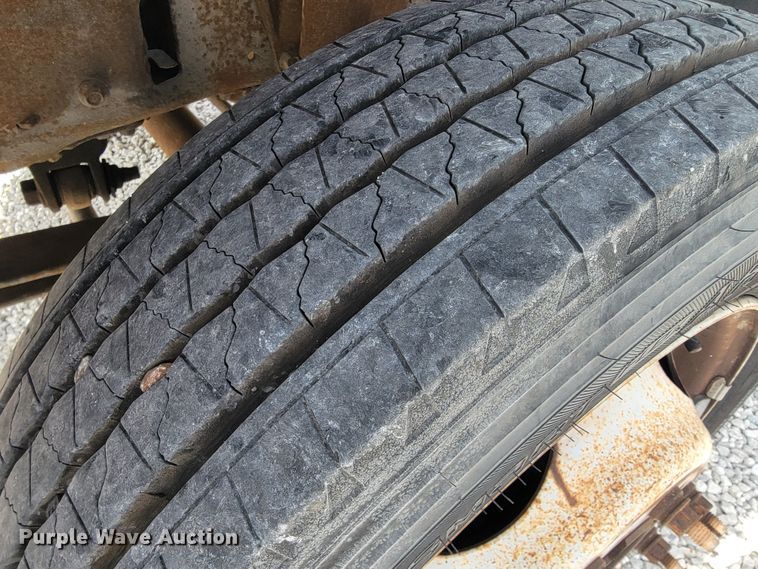 image for item JE9919 1999 Ford F450 Super Duty XL  bucket truck