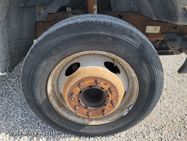 image for item JE9919 1999 Ford F450 Super Duty XL  bucket truck