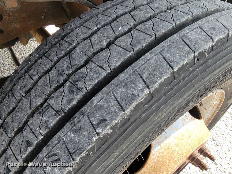 image for item JE9919 1999 Ford F450 Super Duty XL  bucket truck