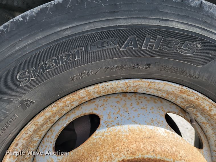 image for item JE9919 1999 Ford F450 Super Duty XL  bucket truck