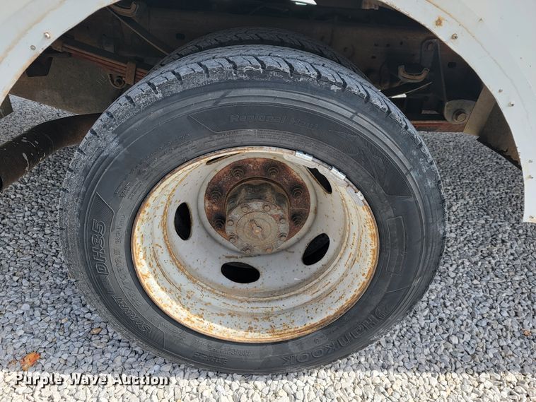 image for item JE9919 1999 Ford F450 Super Duty XL  bucket truck