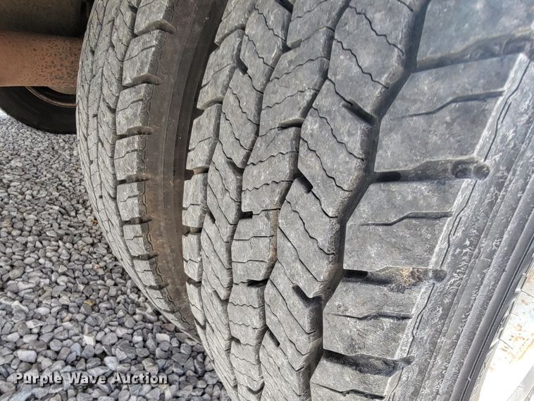 image for item JE9919 1999 Ford F450 Super Duty XL  bucket truck