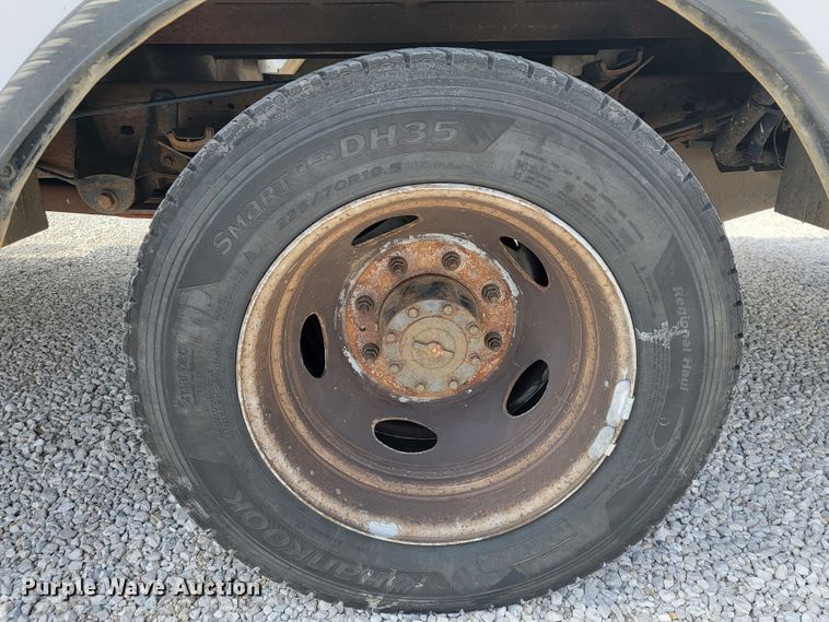 image for item JE9919 1999 Ford F450 Super Duty XL  bucket truck