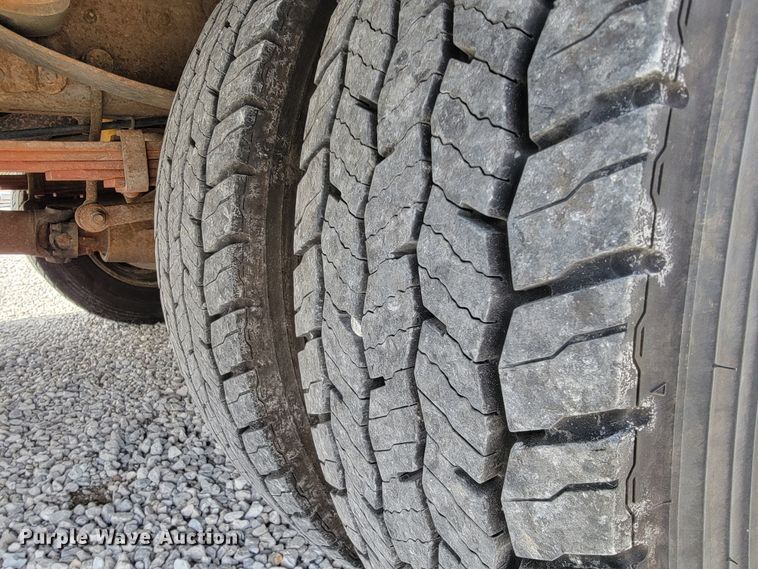 image for item JE9919 1999 Ford F450 Super Duty XL  bucket truck