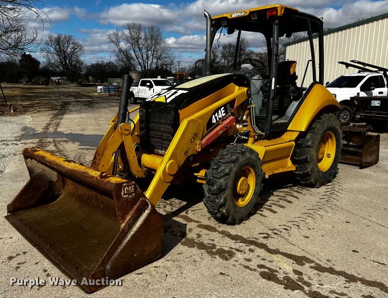 image for item JH9332 2008 Caterpillar 414E  landscape tractor