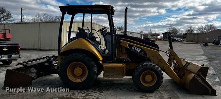 image for item JH9332 2008 Caterpillar 414E  landscape tractor