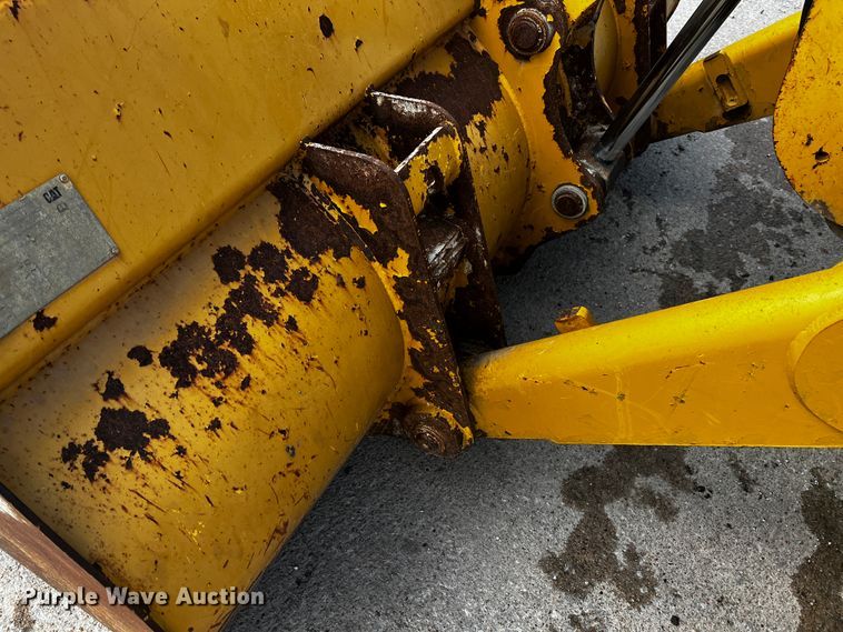 image for item JH9332 2008 Caterpillar 414E  landscape tractor