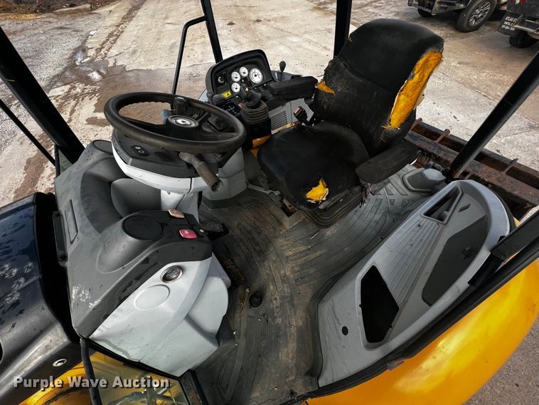 image for item JH9332 2008 Caterpillar 414E  landscape tractor