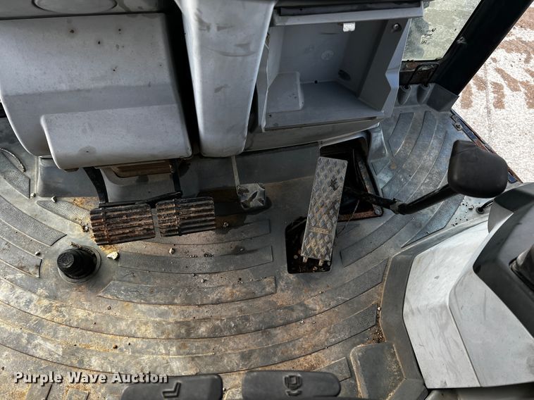 image for item JH9332 2008 Caterpillar 414E  landscape tractor