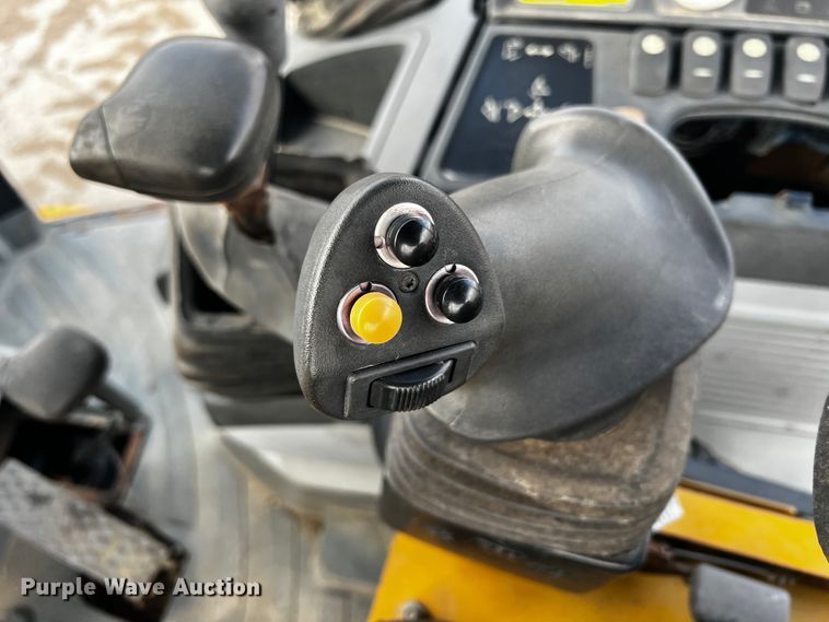 image for item JH9332 2008 Caterpillar 414E  landscape tractor