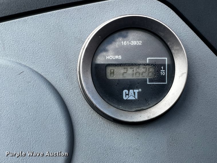 image for item JH9332 2008 Caterpillar 414E  landscape tractor