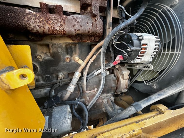 image for item JH9332 2008 Caterpillar 414E  landscape tractor